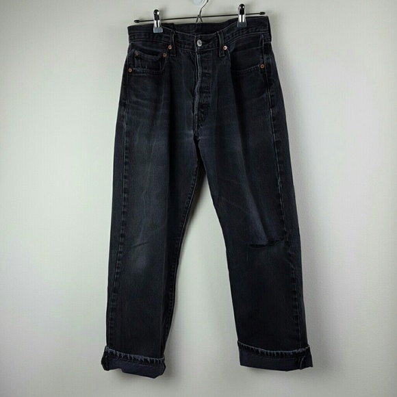 black distressed levis